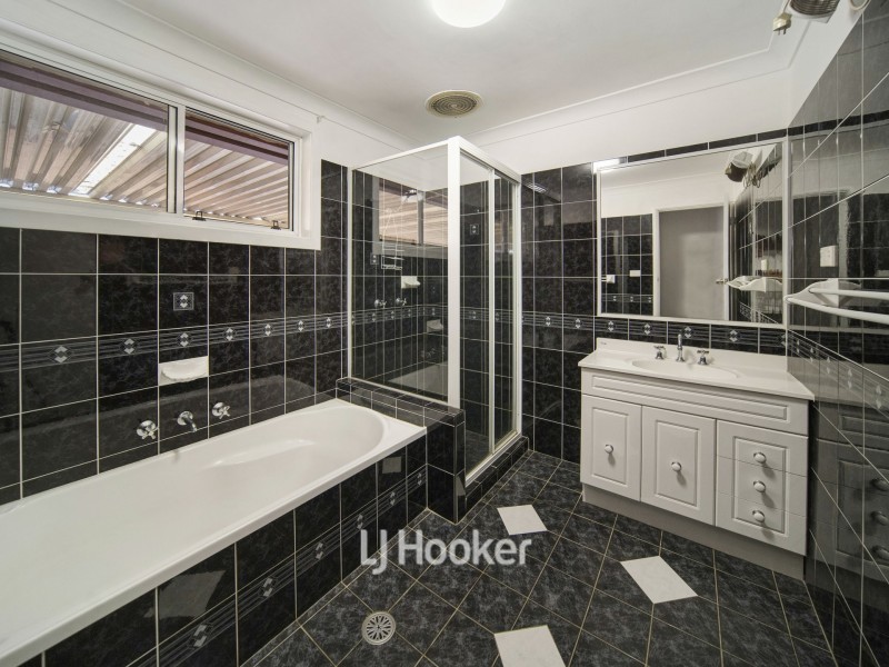 10 Lyrebird Drive, Nowra NSW 2541