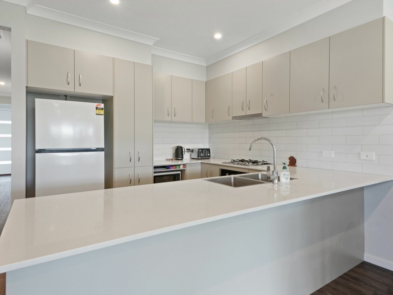 2/162 Larmer Avenue, Sanctuary Point NSW 2540