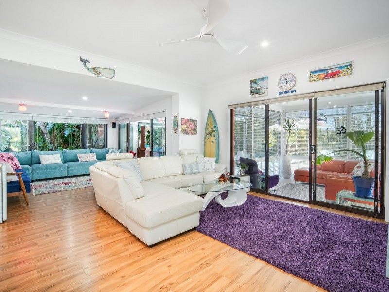 10 Sunnyside Avenue, Woollamia NSW 2540
