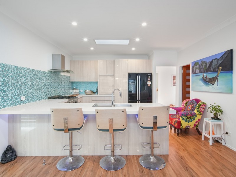 10 Sunnyside Avenue, Woollamia NSW 2540