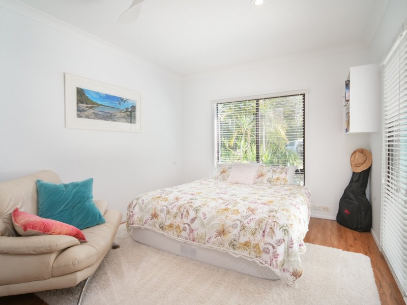 10 Sunnyside Avenue, Woollamia NSW 2540