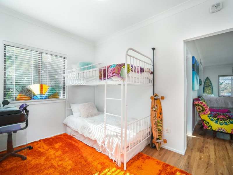 10 Sunnyside Avenue, Woollamia NSW 2540