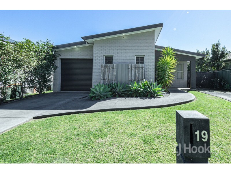 19 Hewitt Avenue, St Georges Basin NSW 2540