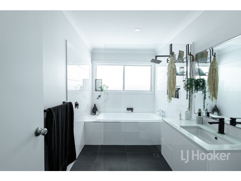 19 Hewitt Avenue, St Georges Basin NSW 2540