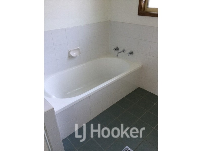 24 McGowen Street, Old Erowal Bay NSW 2540