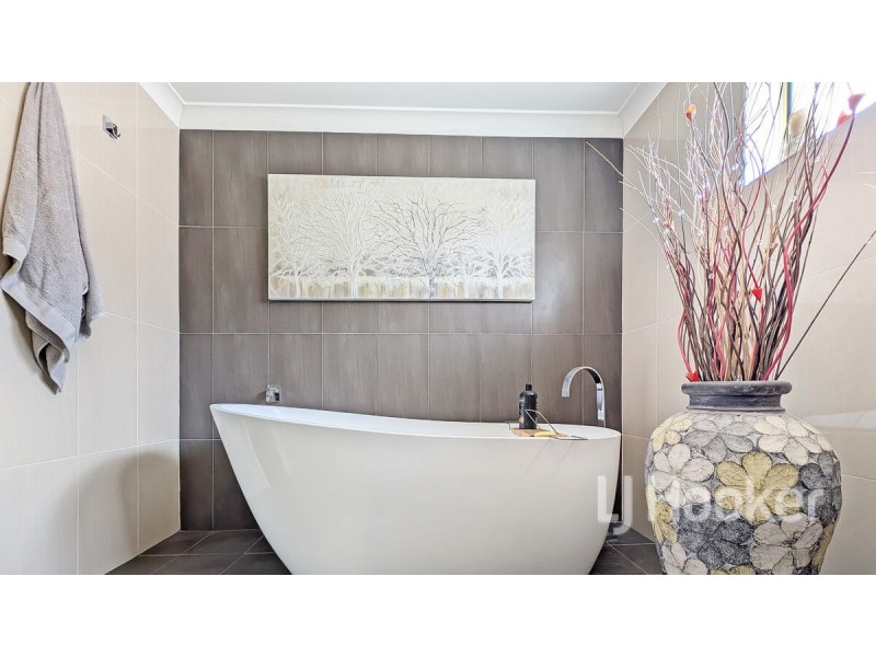 33 Mustang Drive, Sanctuary Point NSW 2540