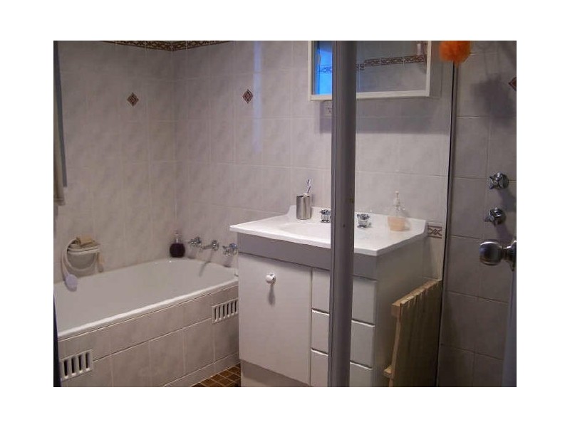 15 June Ave, Basin View NSW 2540