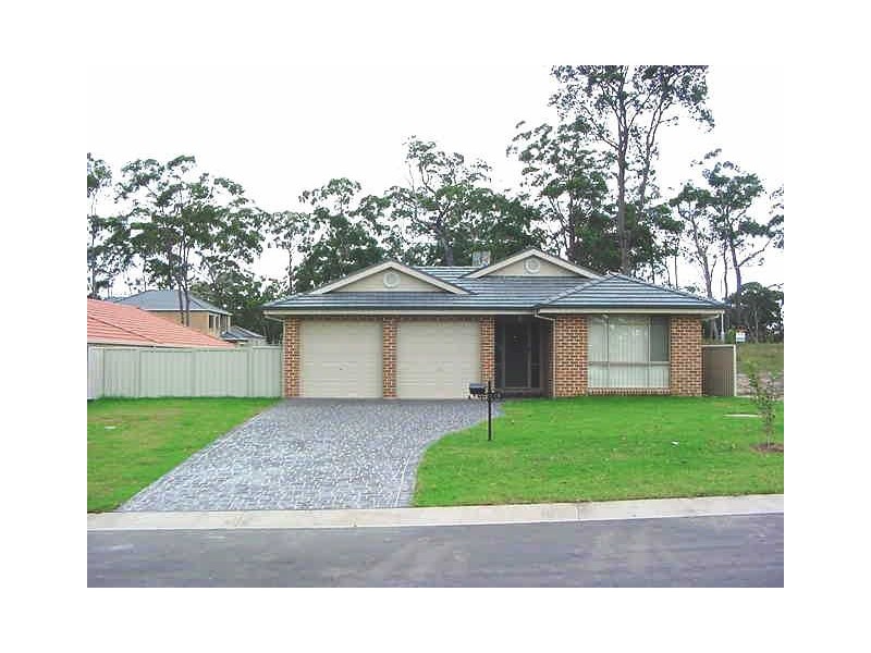 19 Hogbin Cres, St Georges Basin NSW 2540