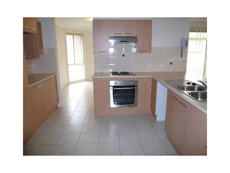 19 Hogbin Cres, St Georges Basin NSW 2540