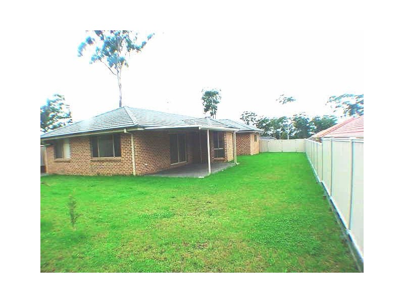 19 Hogbin Cres, St Georges Basin NSW 2540
