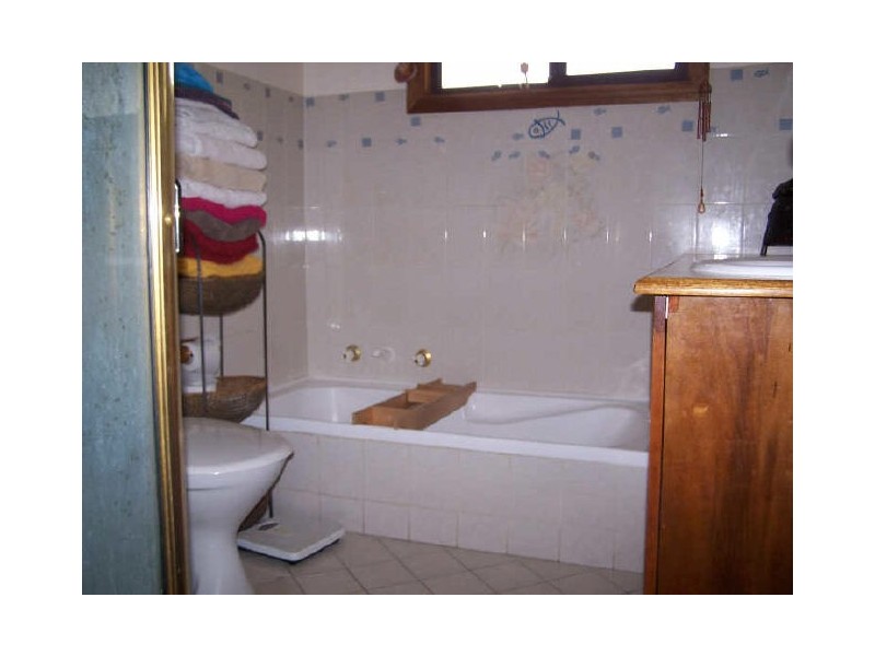 4 Woodhill St, Old Erowal Bay NSW 2540