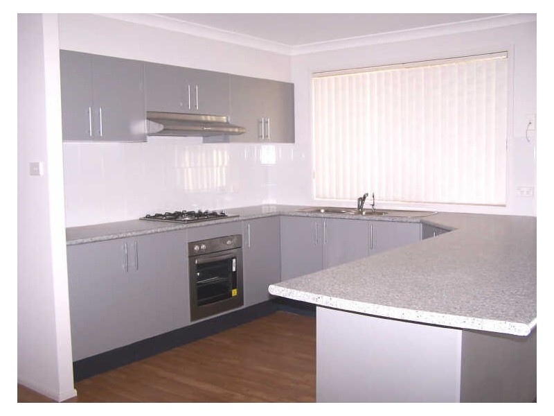 8 Paino Cres, St Georges Basin NSW 2540