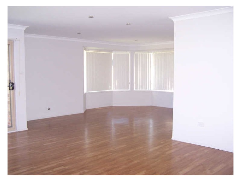 8 Paino Cres, St Georges Basin NSW 2540