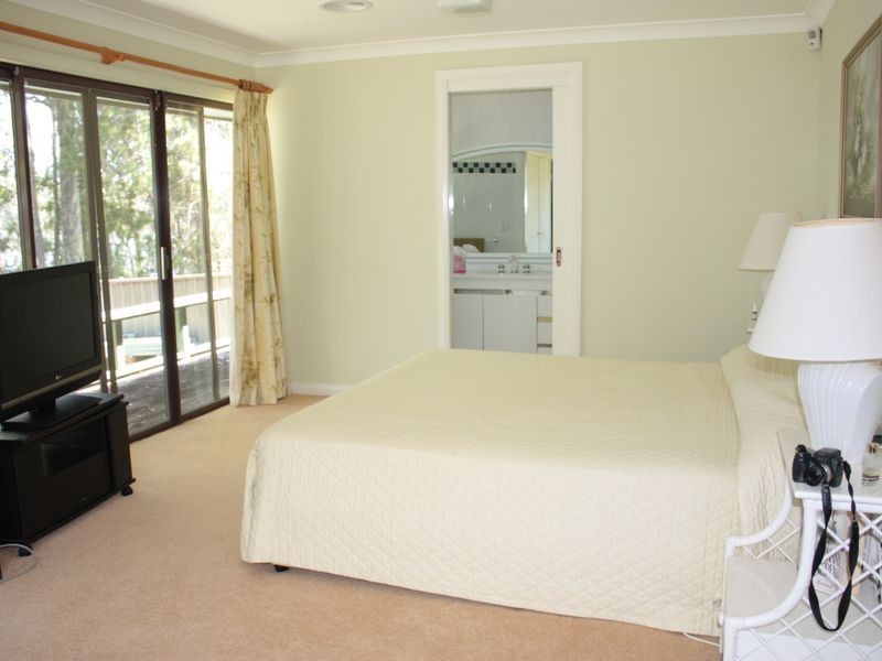 33 Lachlan Crescent, St Georges Basin NSW 2540