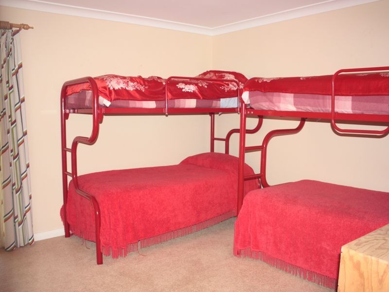 33 Lachlan Crescent, St Georges Basin NSW 2540