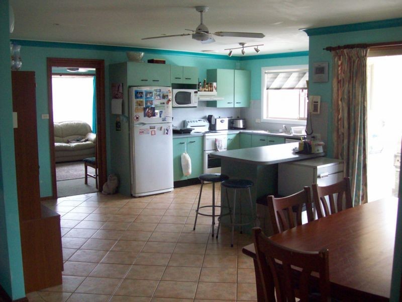 8 Beaver Avenue, Sanctuary Point NSW 2540