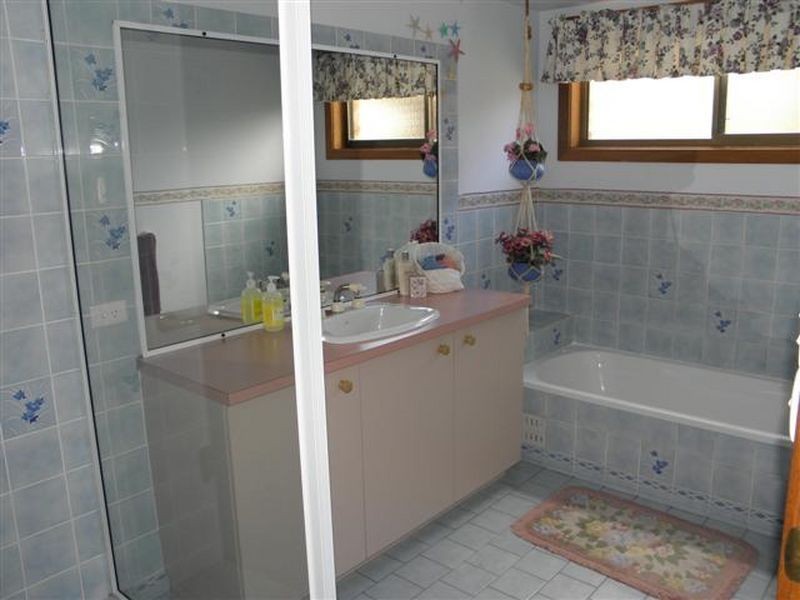 32 Pangari Crescent, St Georges Basin NSW 2540