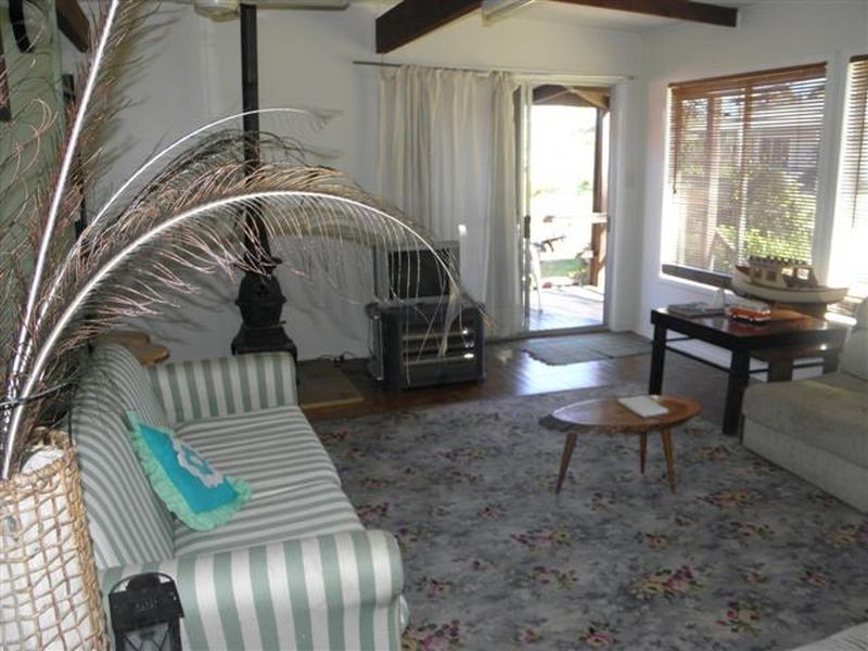 11 Graham Avenue, St Georges Basin NSW 2540