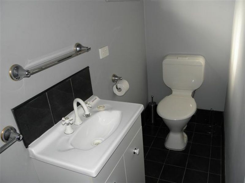 15 June Ave, Basin View NSW 2540