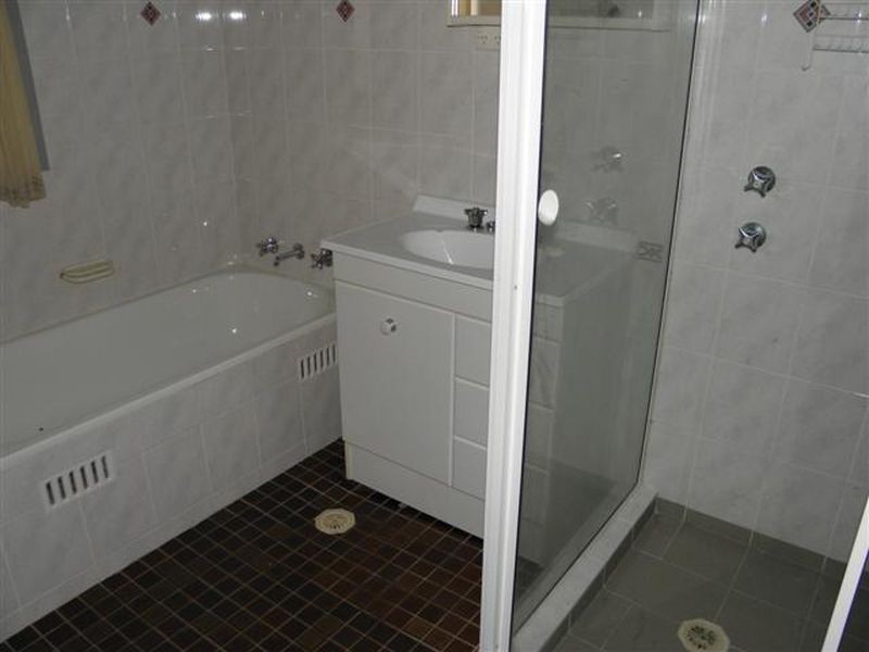 15 June Ave, Basin View NSW 2540