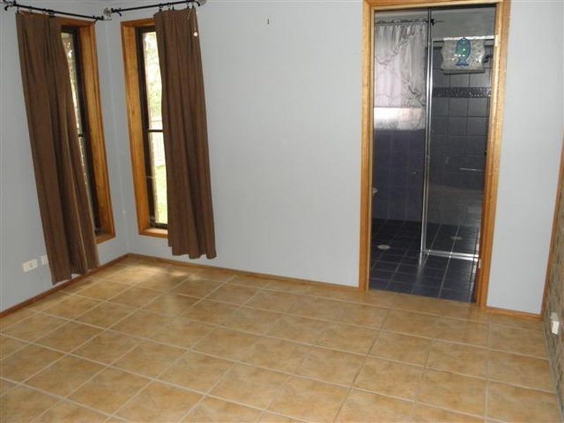 15 June Ave, Basin View NSW 2540