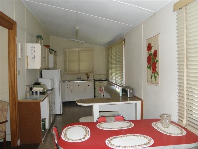25 Basin View Parade, Basin View NSW 2540