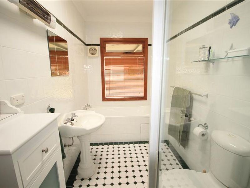 70 Sanctuary Point Rd, Sanctuary Point NSW 2540