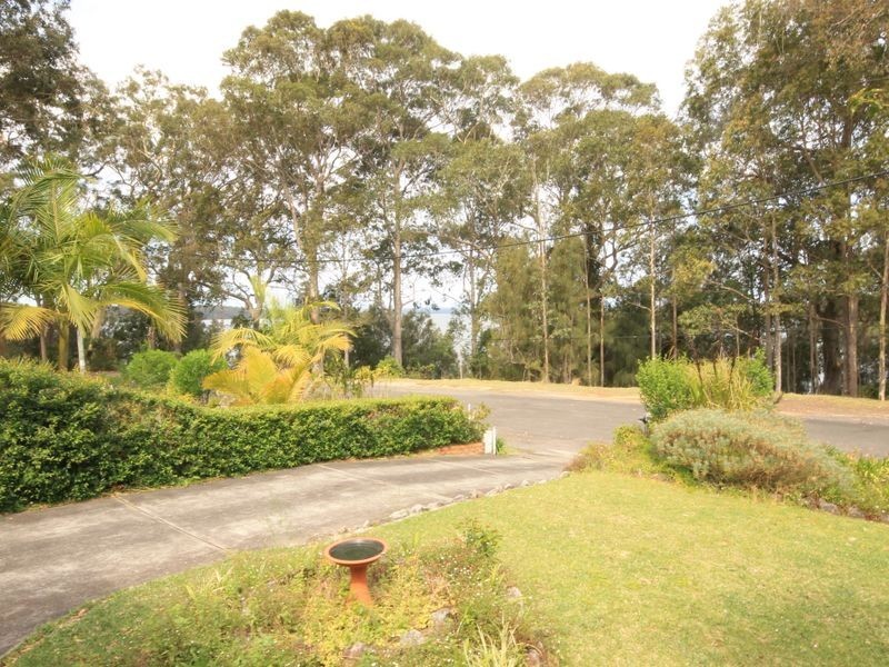 7 Boathaven Ave, Basin View NSW 2540