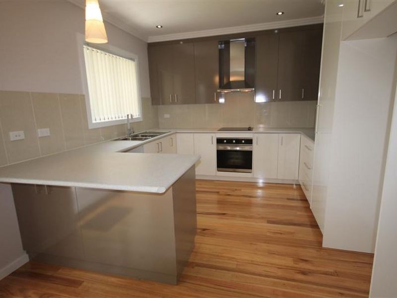 8 Tilbrook Avenue, St Georges Basin NSW 2540