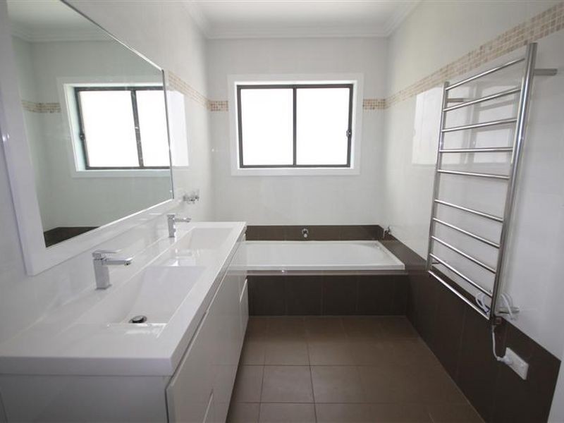 8 Tilbrook Avenue, St Georges Basin NSW 2540