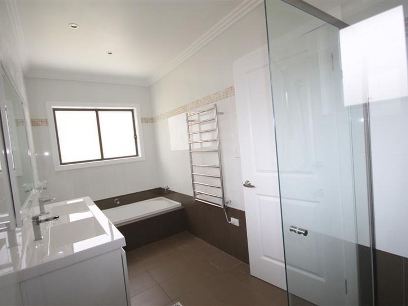 8 Tilbrook Avenue, St Georges Basin NSW 2540