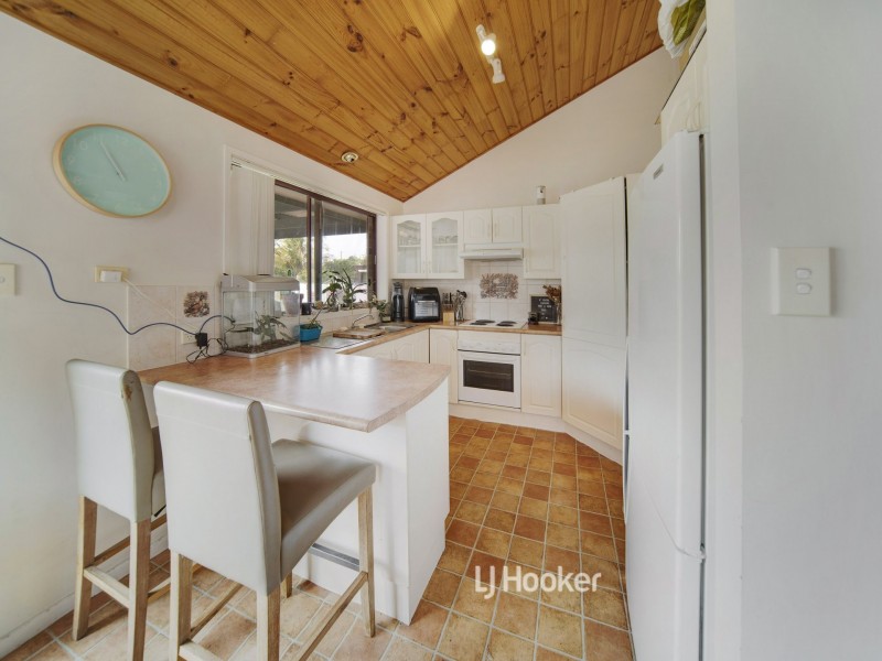 24 Cessna Avenue, Sanctuary Point NSW 2540