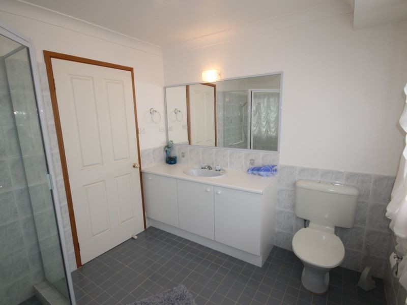 5 Loralyn Avenue, St Georges Basin NSW 2540