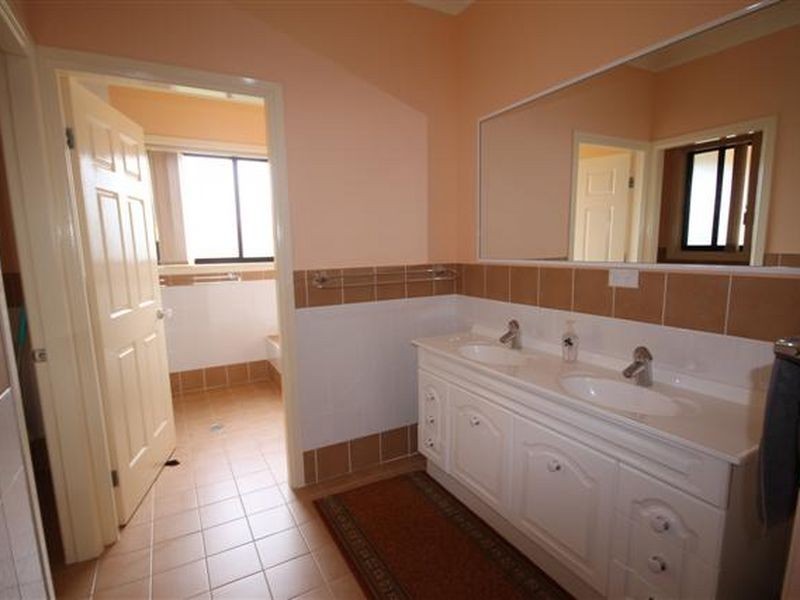 3 Pelican Street, Sanctuary Point NSW 2540