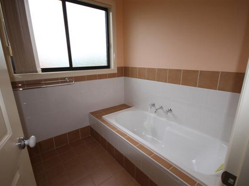 3 Pelican Street, Sanctuary Point NSW 2540