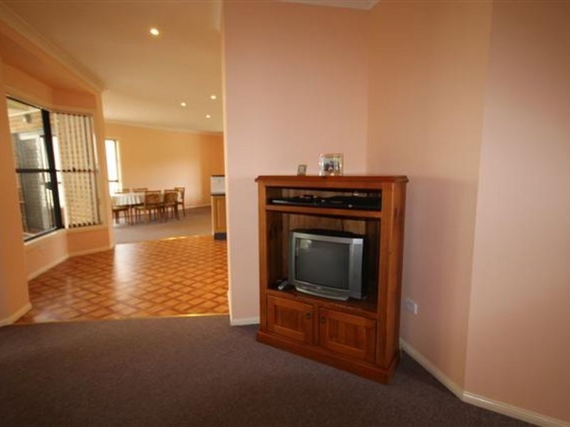 3 Pelican Street, Sanctuary Point NSW 2540