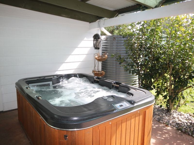 7 Laurina Place, Basin View NSW 2540