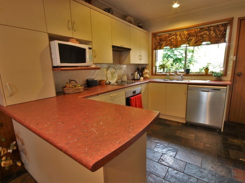 11 Loralyn Ave, St Georges Basin NSW 2540