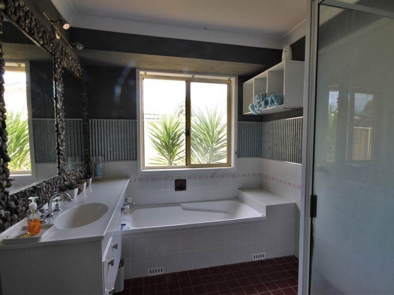 4 Atkins Place, St Georges Basin NSW 2540