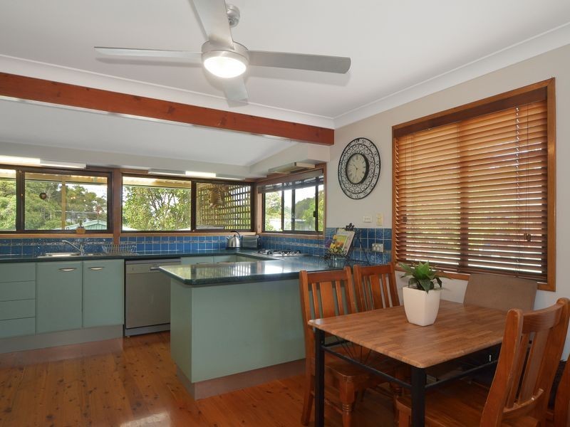 77 Macleans Point Rd, Sanctuary Point NSW 2540