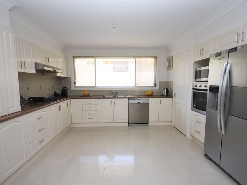 17 McGowen Street, Old Erowal Bay NSW 2540