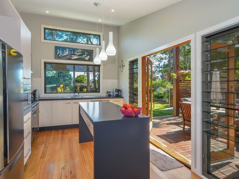 8 Walmer Avenue, Sanctuary Point NSW 2540