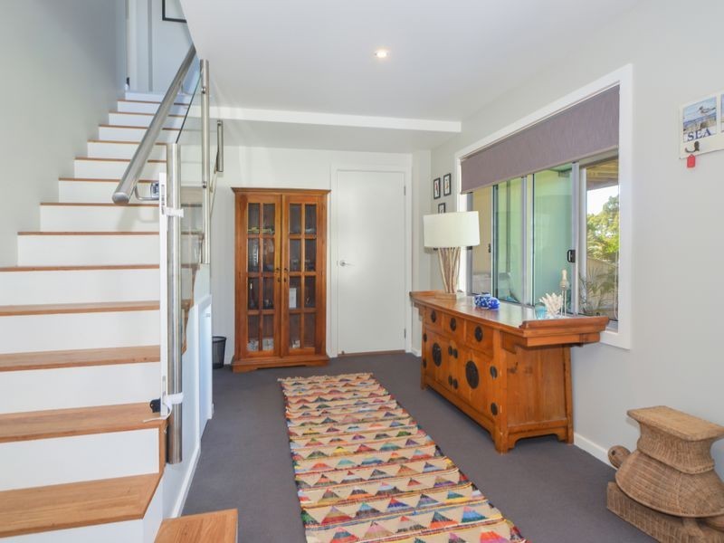 8 Walmer Avenue, Sanctuary Point NSW 2540