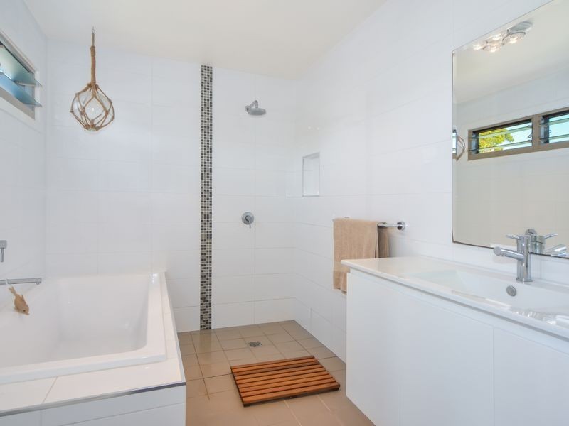 8 Walmer Avenue, Sanctuary Point NSW 2540