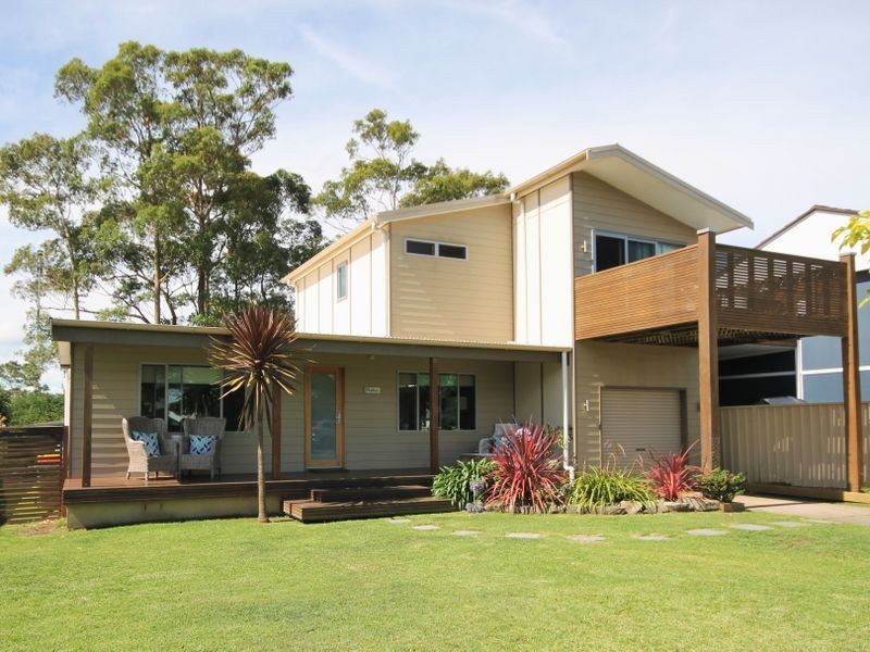 8 Walmer Avenue, Sanctuary Point NSW 2540
