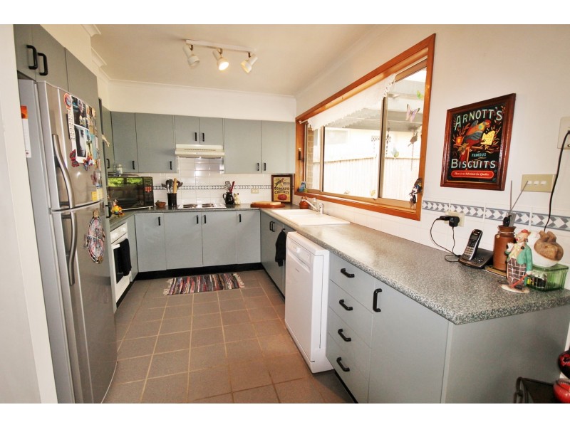 8 Albion Street, Sanctuary Point NSW 2540