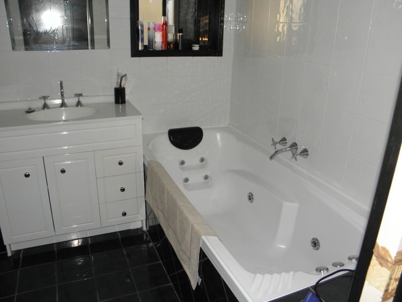 10 MOUNTAIN STREET, Sanctuary Point NSW 2540