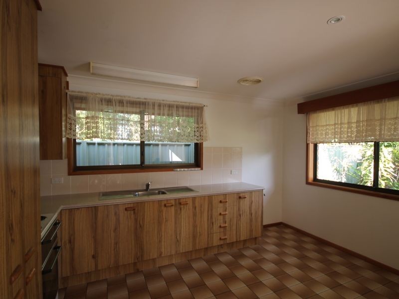 37 LACHLAN CR., St Georges Basin NSW 2540