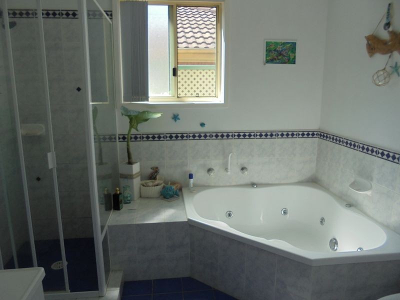 18 ROULSTONE CRES, Sanctuary Point NSW 2540