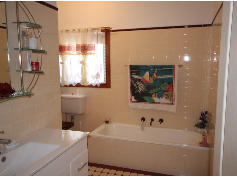 90 Hillcrest Ave, South Nowra NSW 2541